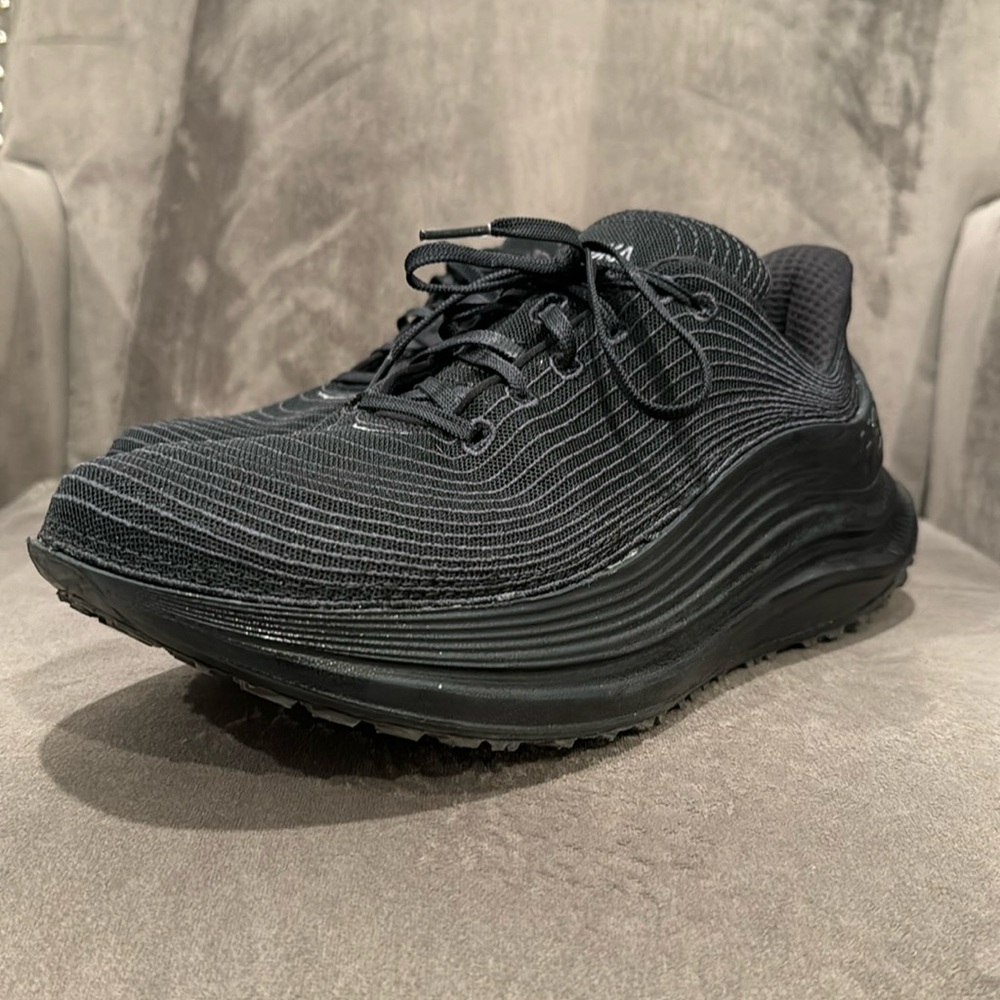 Hola One One TC 1.0 black road running/lifestyle shoe.